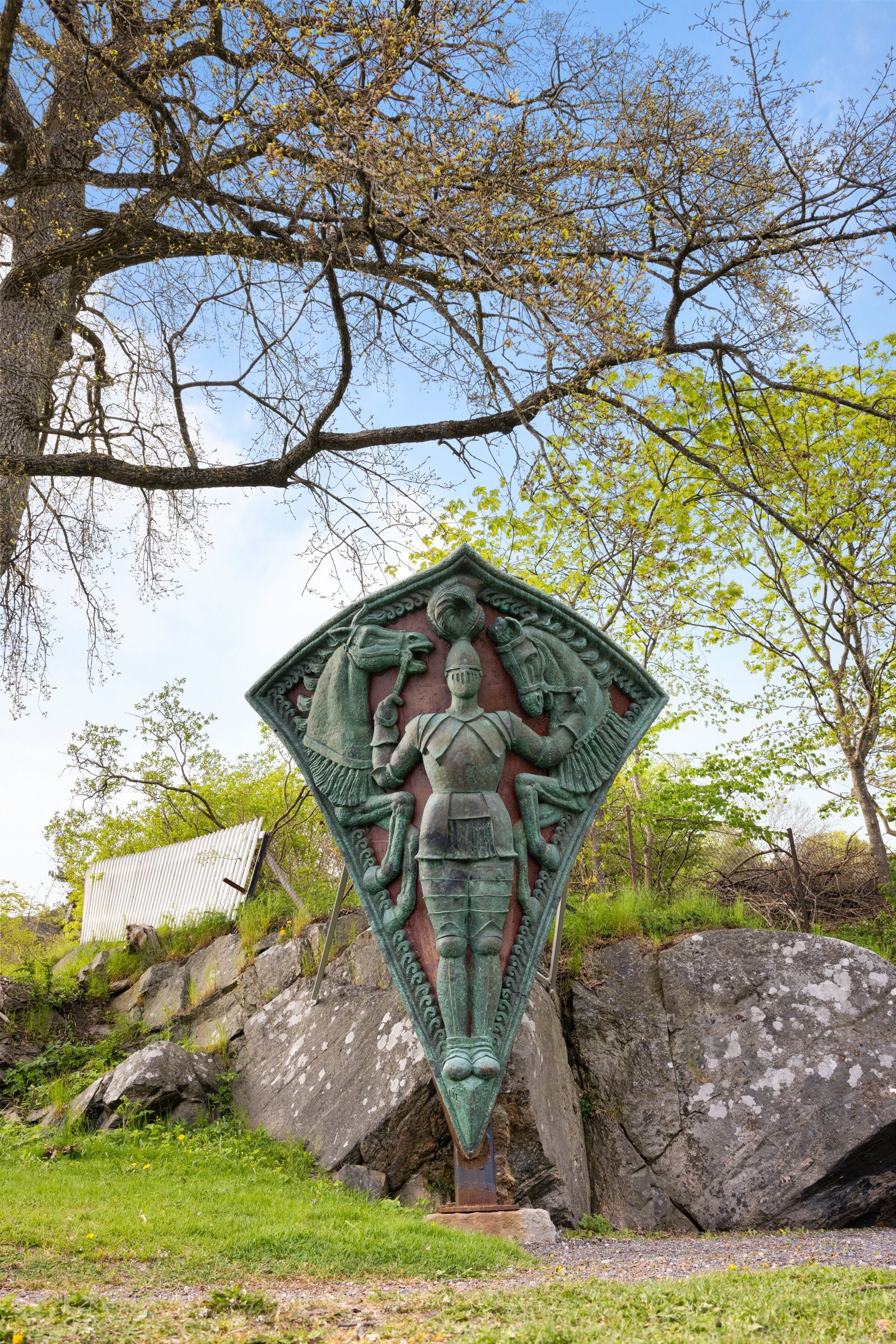 Fred Olsen Lines har plassert ut 37 gallionsfigurer laget av kjente norske kunstnere. Galleribilde