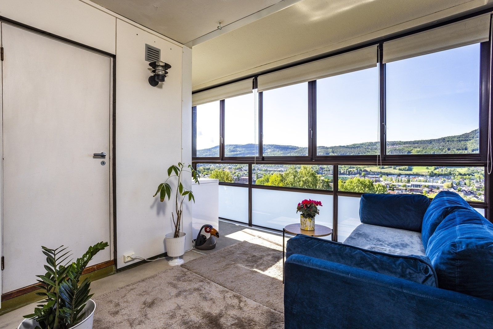 En attraktivt beliggende 3-roms andelsleilighet med innglasset balkong Galleribilde