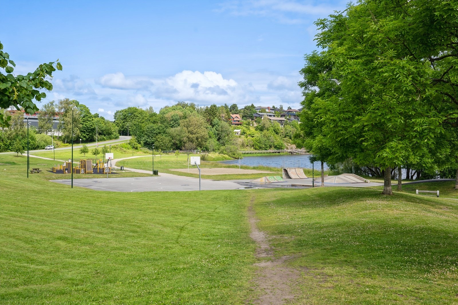 Nærhet til lekeplass, park og grønne omgivelser Galleribilde