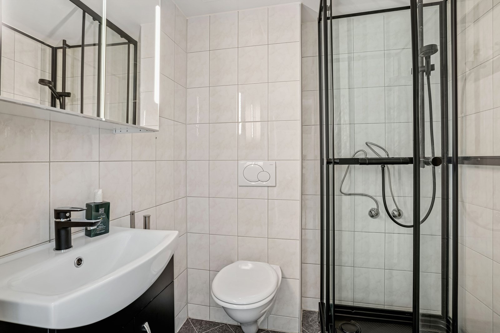 Flislagt bad med varmekabler Galleribilde