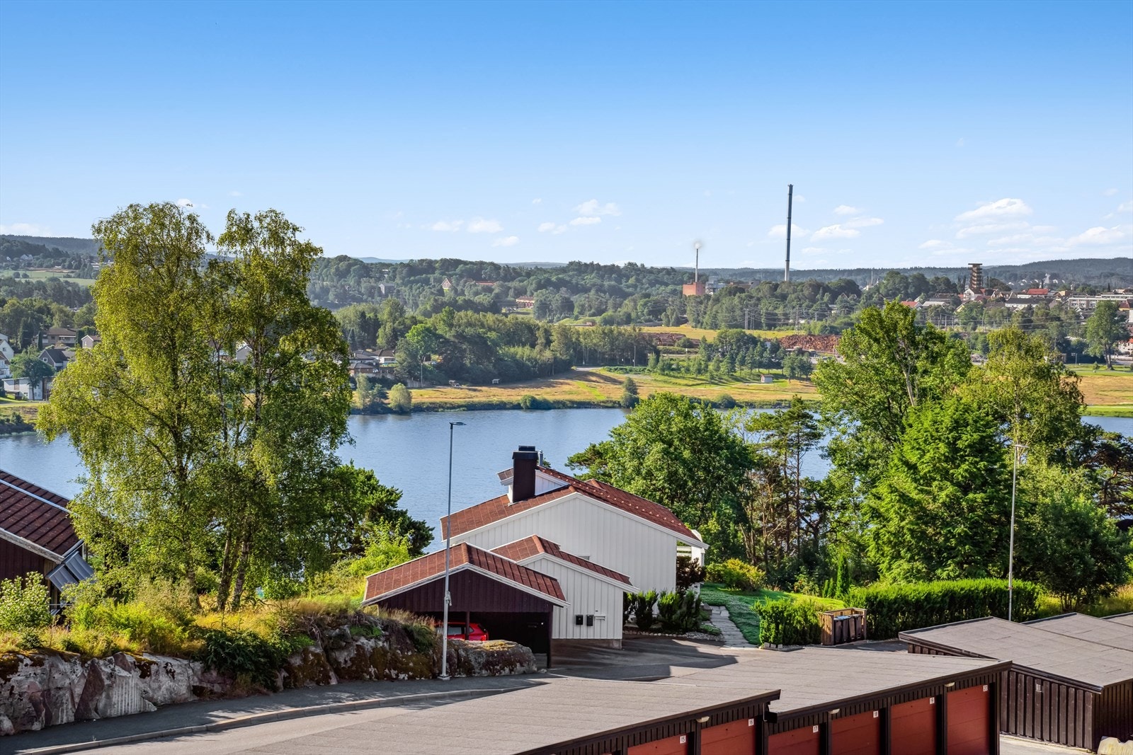 Fredelig nabolag med naturskjønne omgivelser Galleribilde