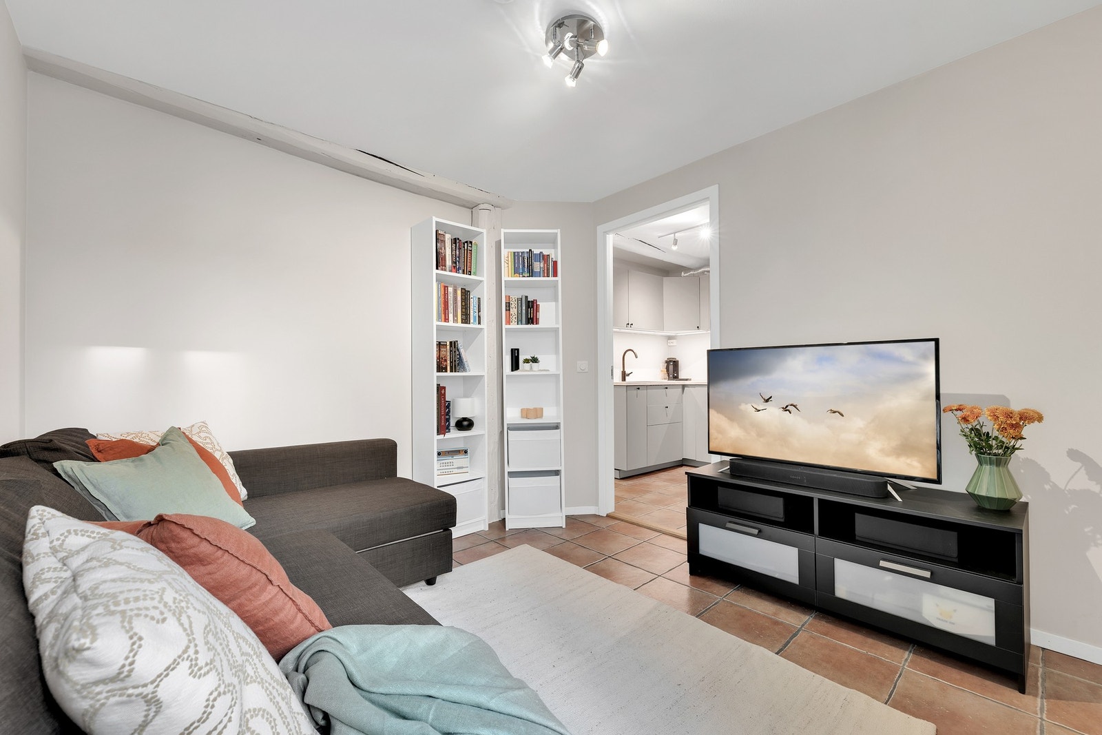 Man kan med enkle grep ta i bruk stuen som et ekstra soverom, slik at man i praksis får en 3-roms leilighet. Galleribilde