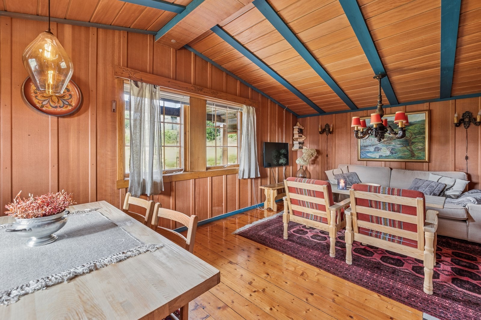 Artige detaljer i taket gir rommet sjel. Galleribilde