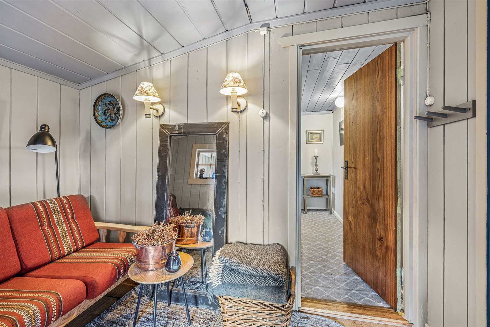 Romslig gang innredes som en ekstra stue. Galleribilde