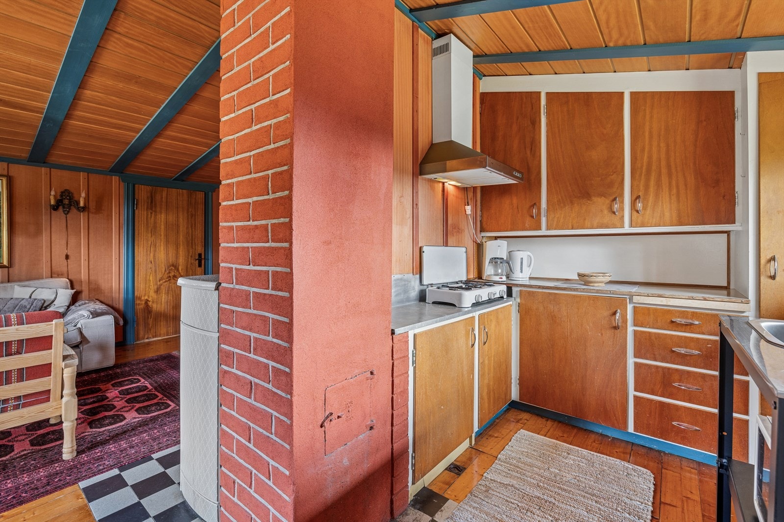 Det er åpen stue og kjøkkenløsning som gjør rommet mer sosialt. Galleribilde