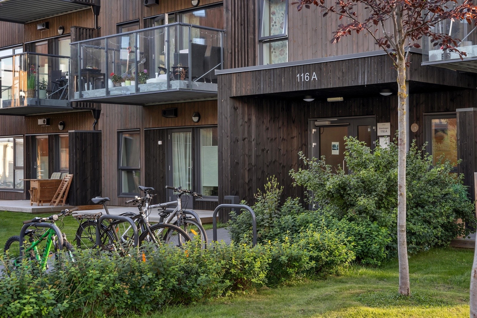 Hyggelig inngangsparti til bygget. Galleribilde