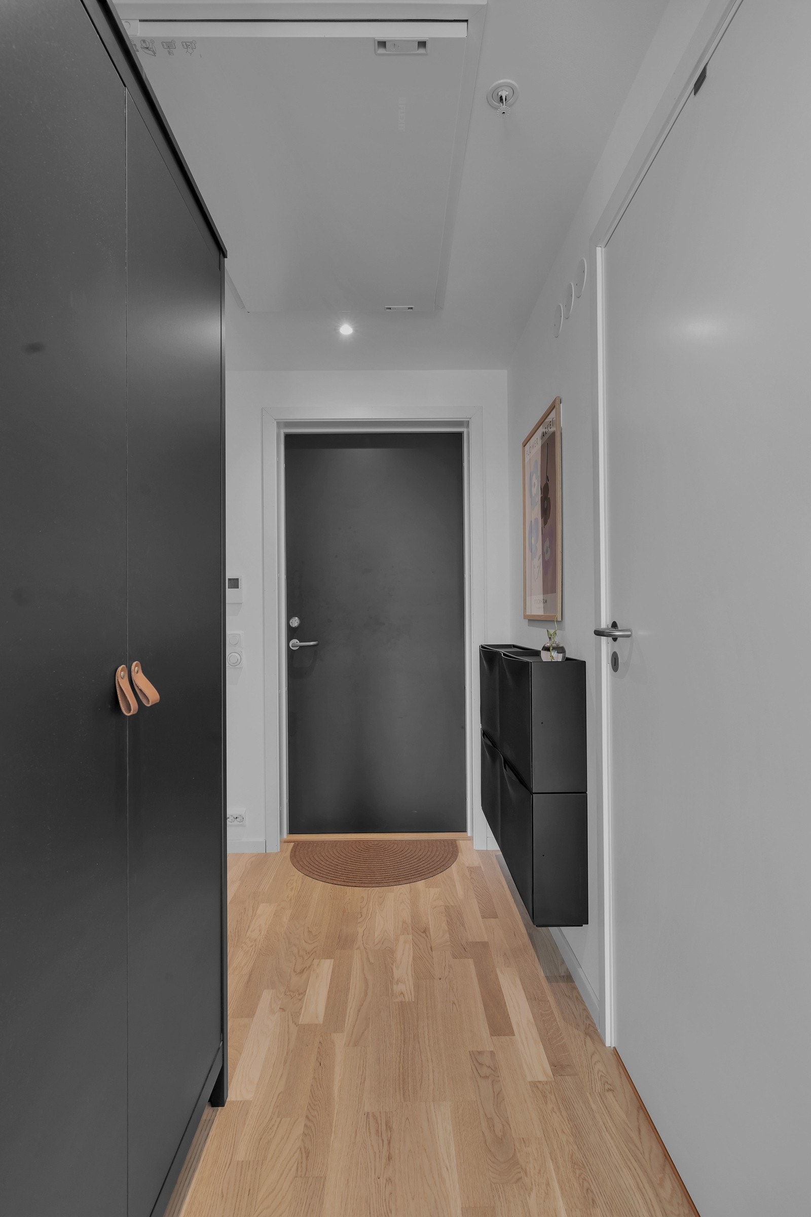 Hall med garderobe. Galleribilde