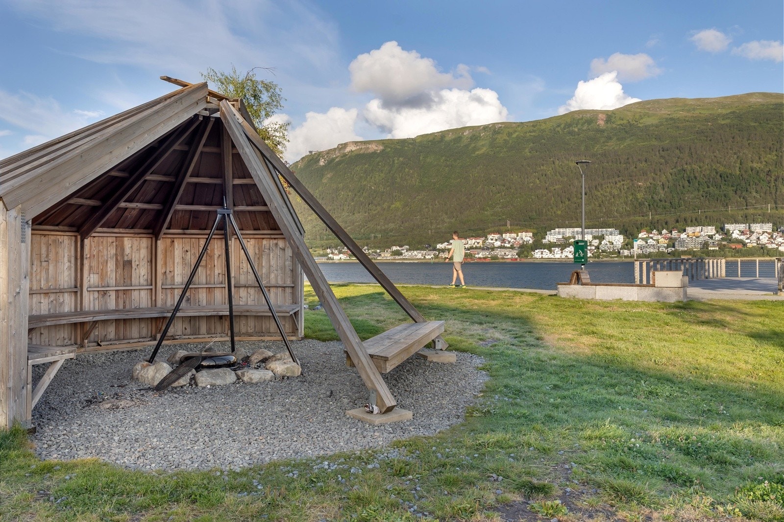Gapahuk kun noen meter fra inngangsdøren Galleribilde