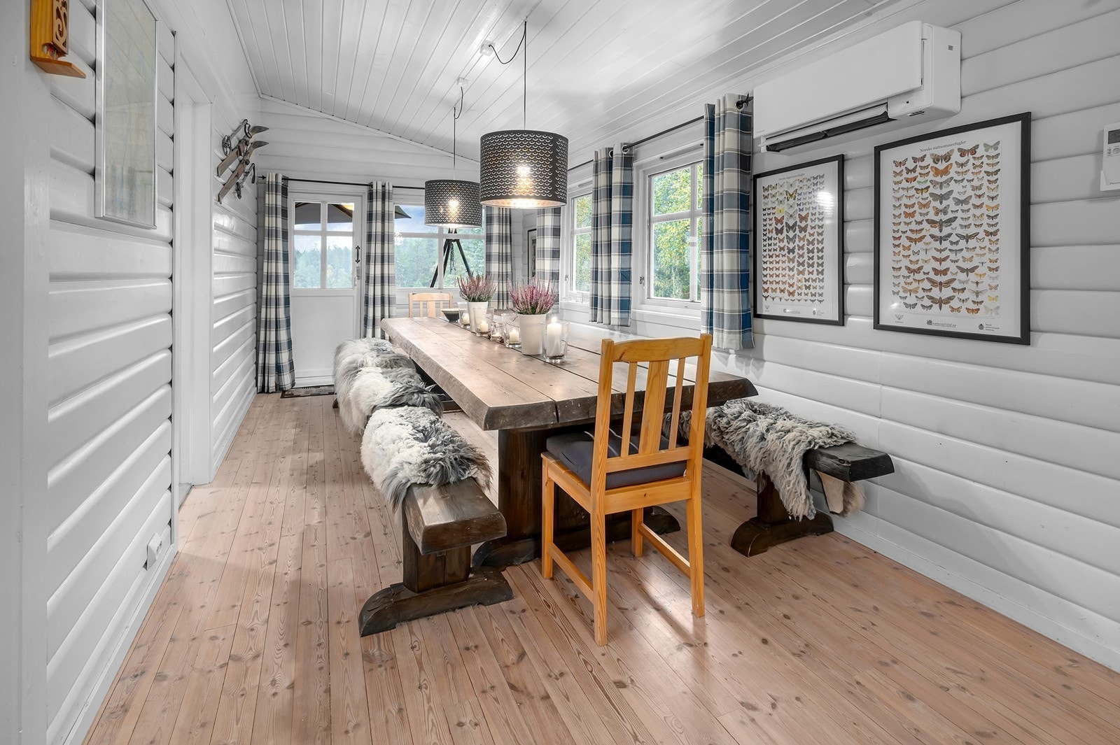 Stort spisebord - direkte utgang til terrasse Galleribilde