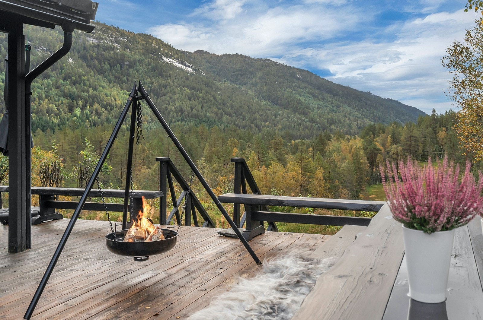 Idyllisk utsikt fra veranda Galleribilde