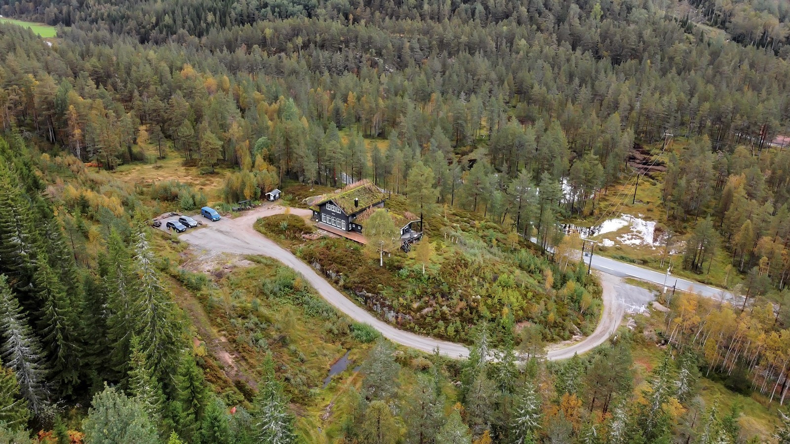 Dronefoto - Her har man ingen gjenboere og svært gode parkeringsmuligheter Galleribilde