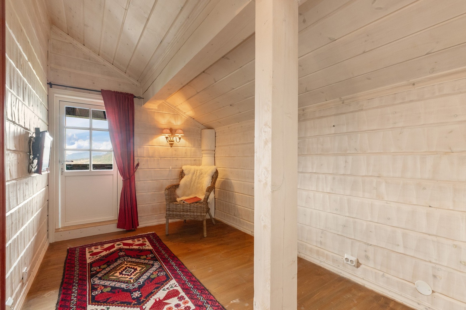 Fra gangen oppe i 2.etasje. Her finnes utgang til balkong Galleribilde