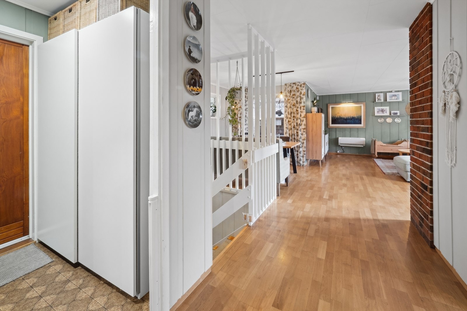 Liten entré med plass til sko og yttertøy. Galleribilde