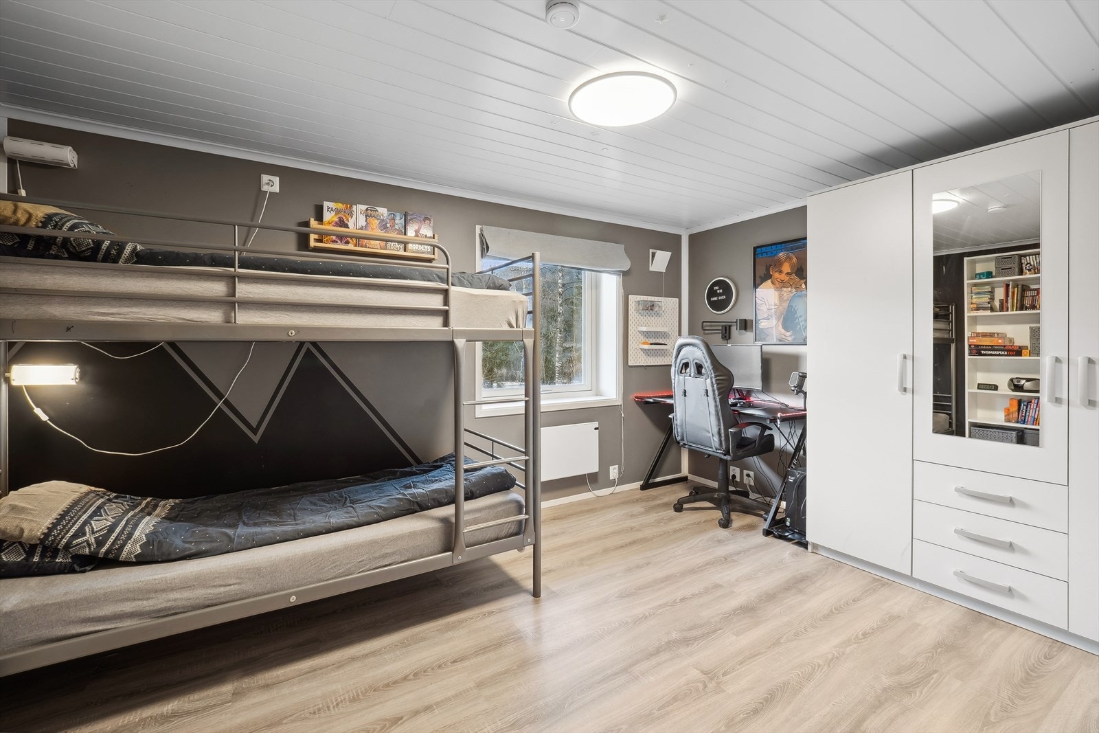 Rom tatt i bruk som soverom. Rommet godkjent som bod og ikke godkjent som soverom. Galleribilde