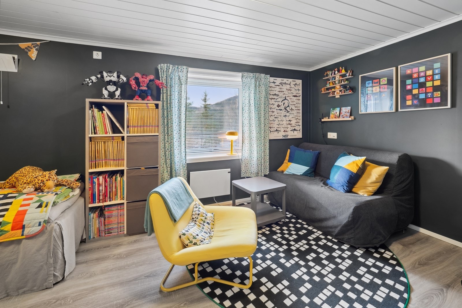 Soverom. Rommet er av god størrelse og har plass til seng og diverse møbler. Galleribilde