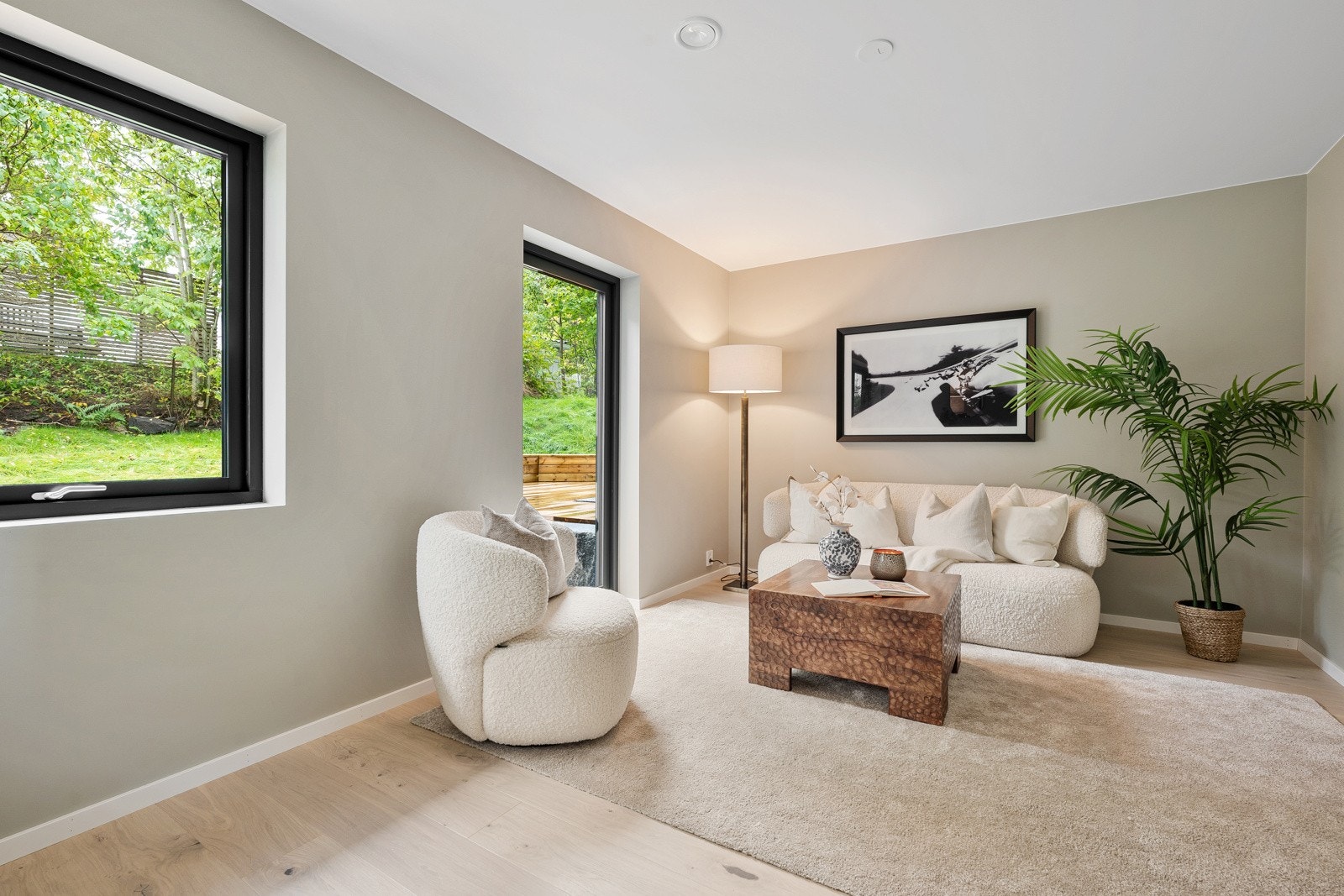 Her er det god plass til sofagruppe med tilhørende møblement. Galleribilde