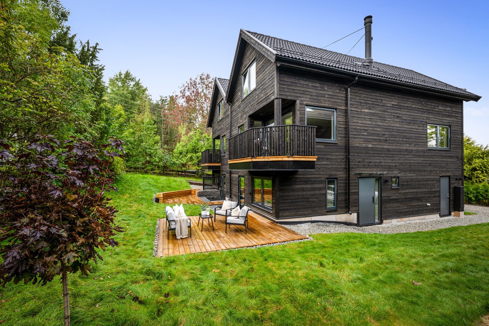 Velkommen til Vidjeveien 4 - Innflyttingsklar og moderne halvpart av tomannsbolig som kombinerer gjennomtenkt arkitektur og flotte uteområder. Galleribilde