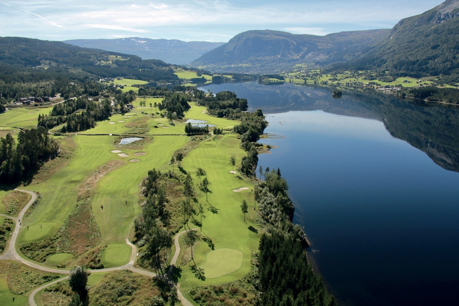 Voss Golfpark - 9 hull i naturskjønne omgivelser langs vannet. Galleribilde