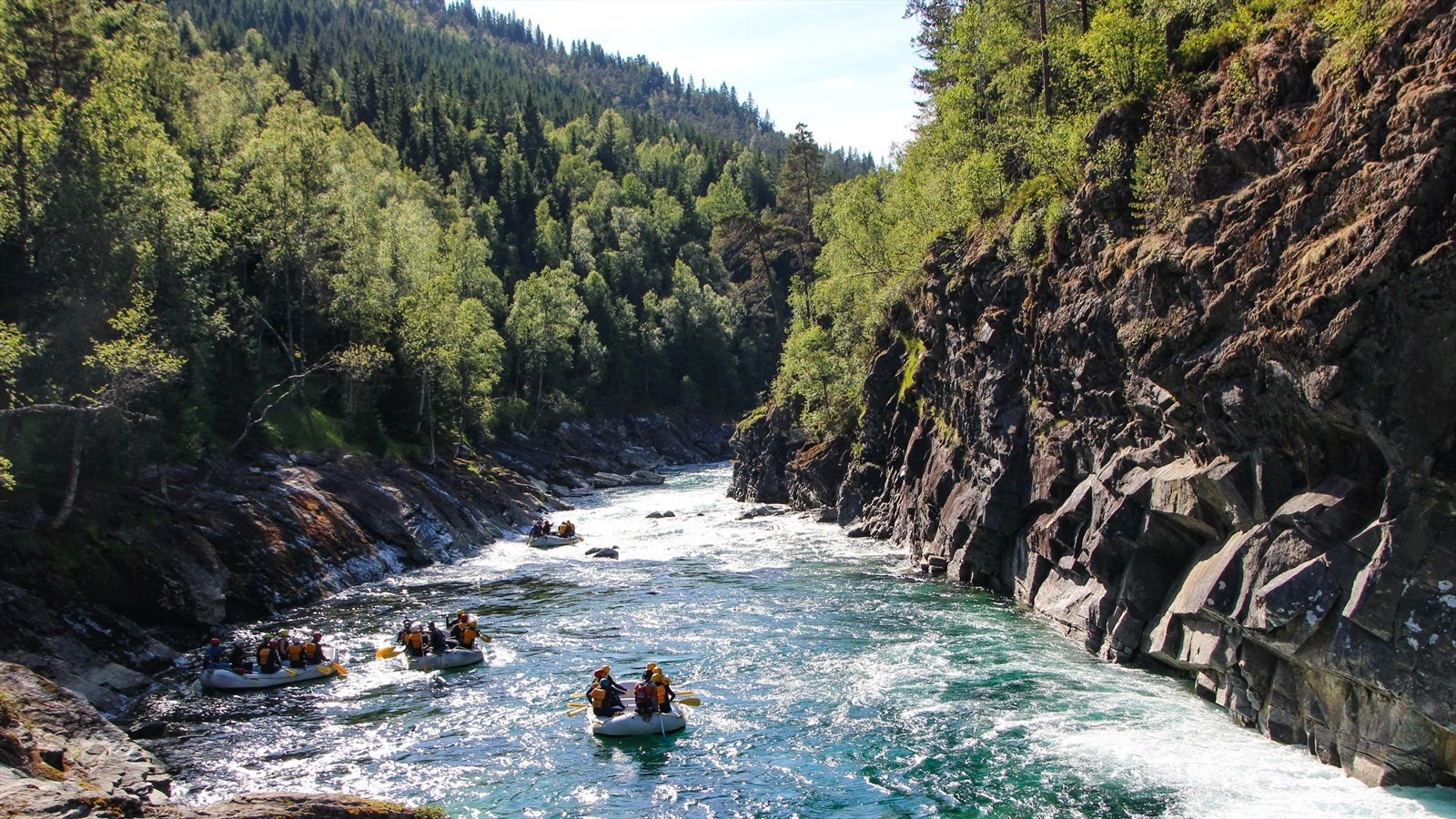 Voss Active byr på rafting og elvesport - en adrenalinfylt sommeropplevelse. Galleribilde