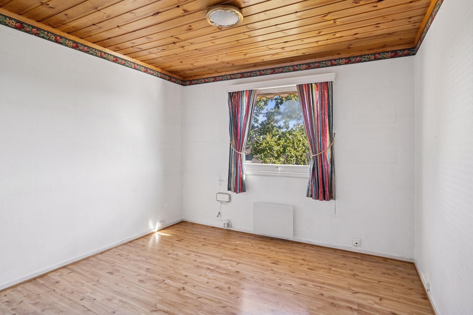 Boligen varmes opp hovedsakelig med elektriske panelovner. Galleribilde