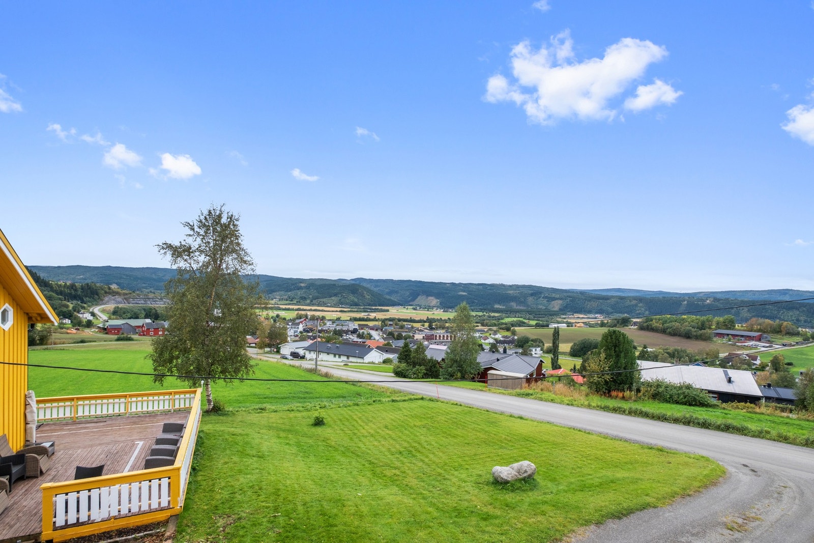 Utsikt fra soverommet mot Mebonden. Galleribilde