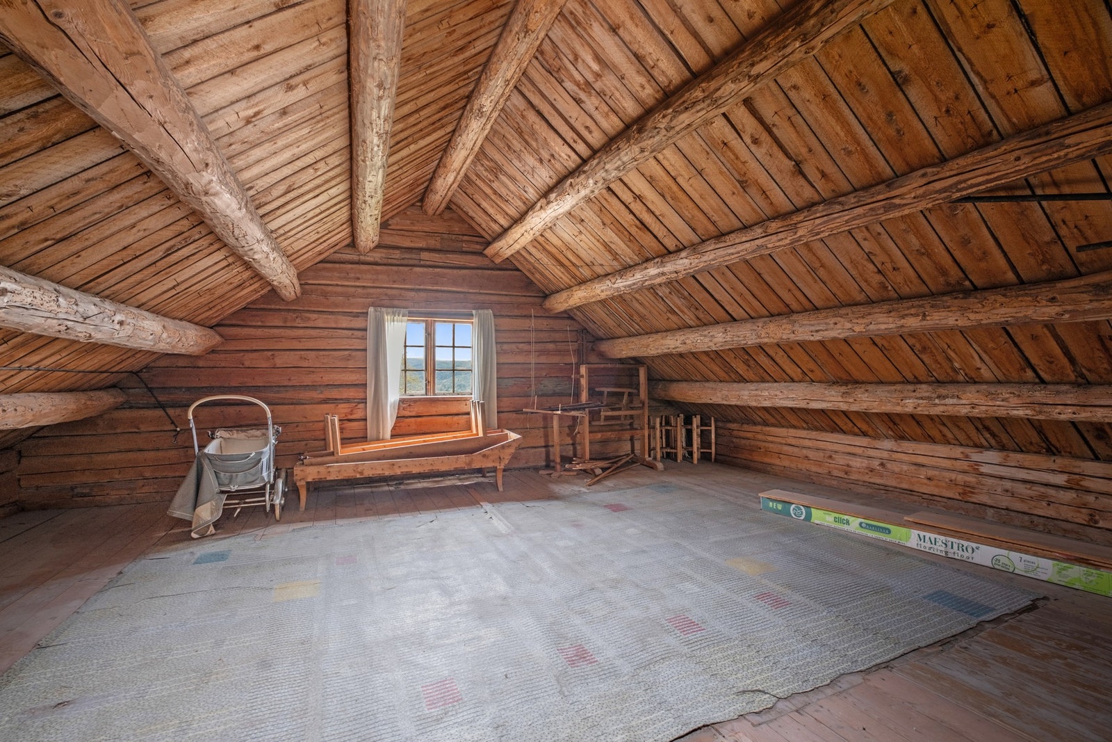 Loft/kvist. Galleribilde