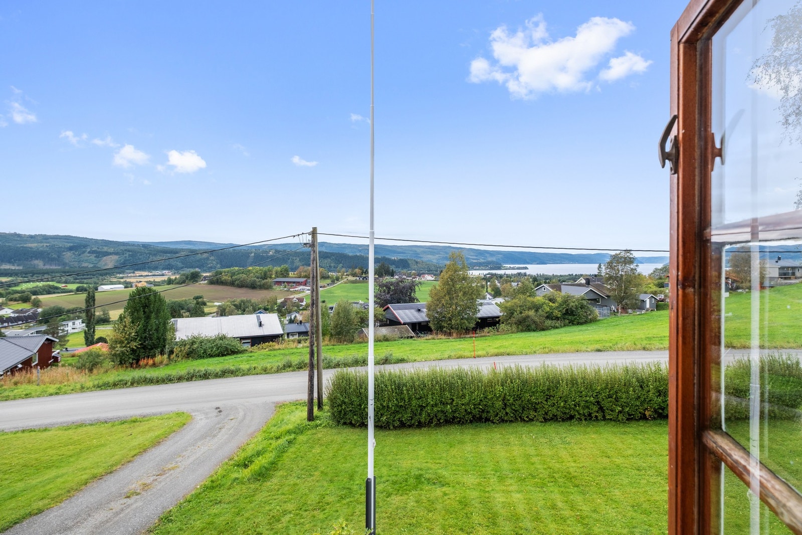 Utsikt fra soverom mot Selbusjøen. Galleribilde