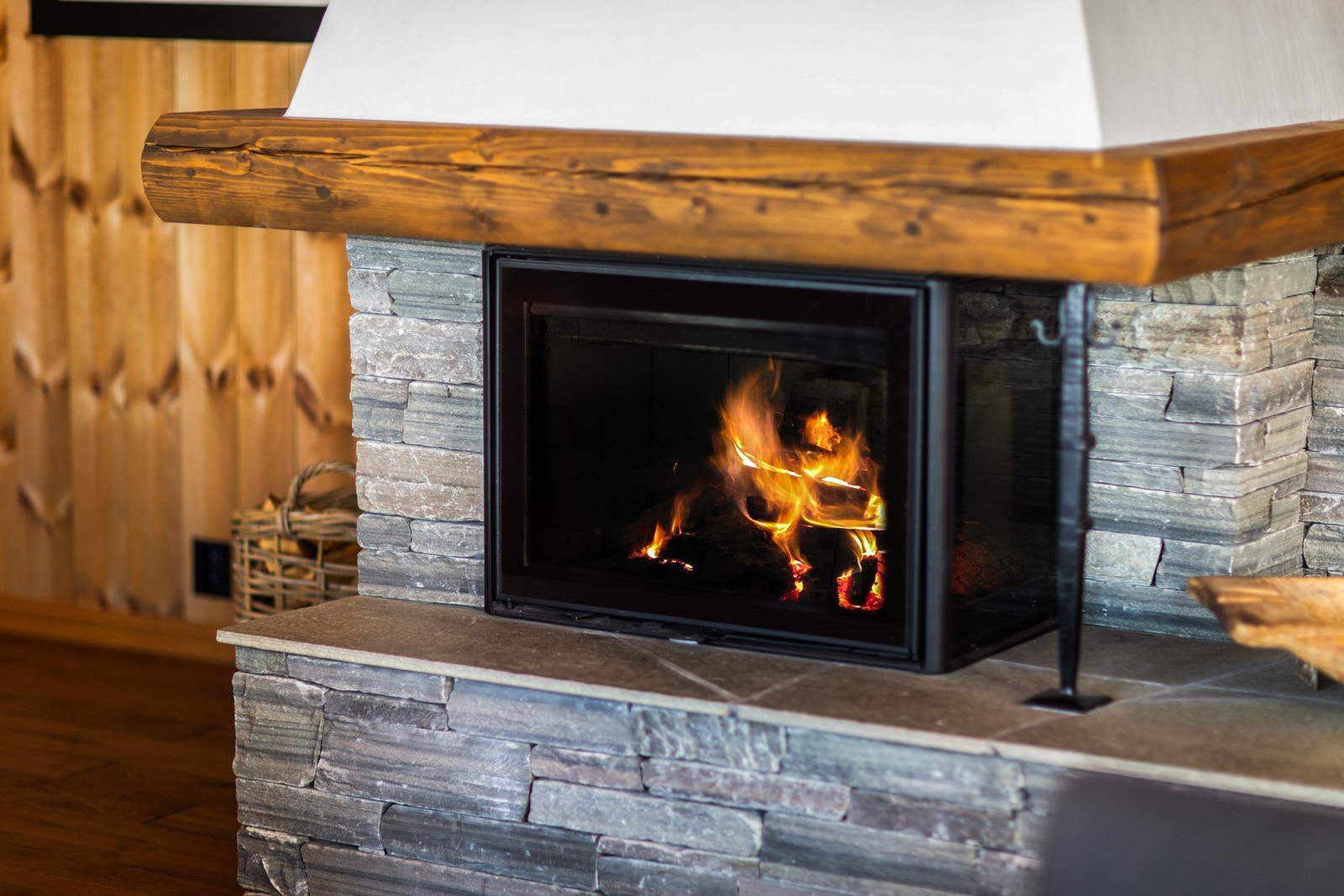 Flott peis som blir som et smykke i stuen Galleribilde