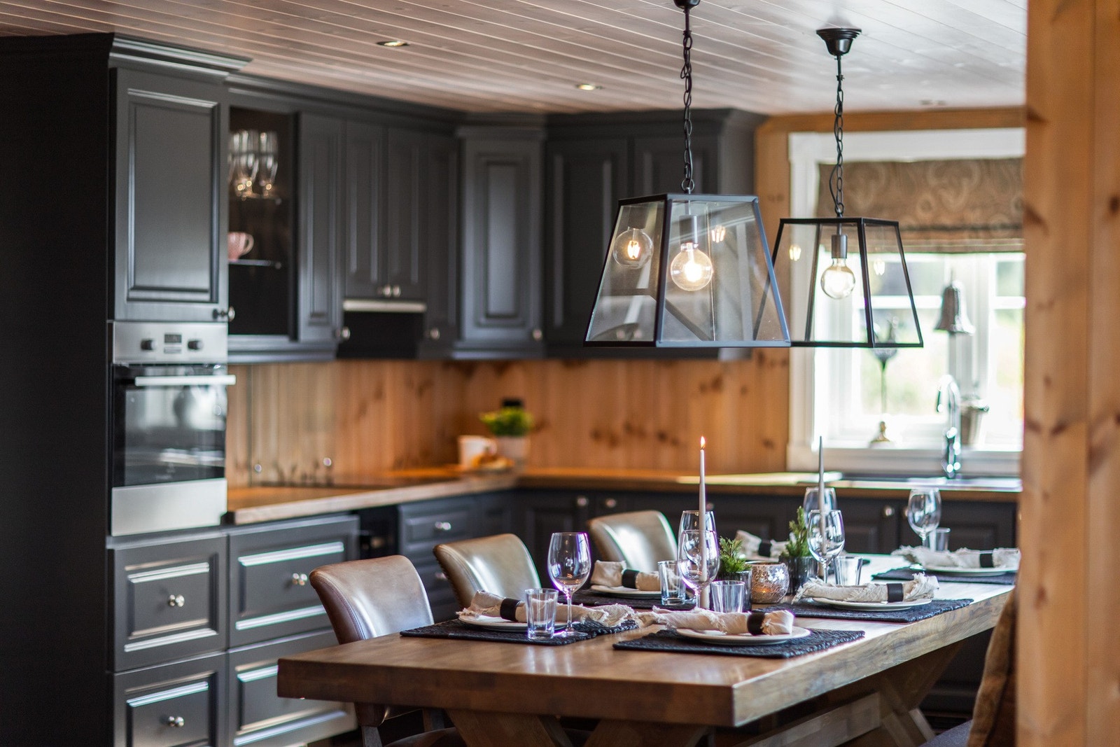 Her er det god plass til å samle familien og venner til hyggelige måltider Galleribilde