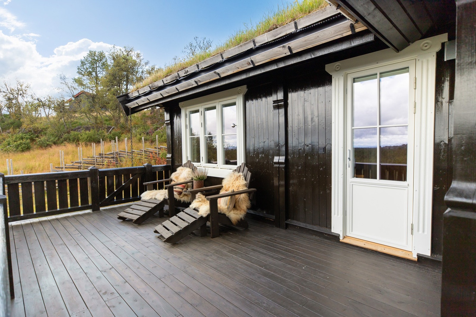 Fine uteplasser som gir mulighet for å flytte seg etter hvor solen er Galleribilde