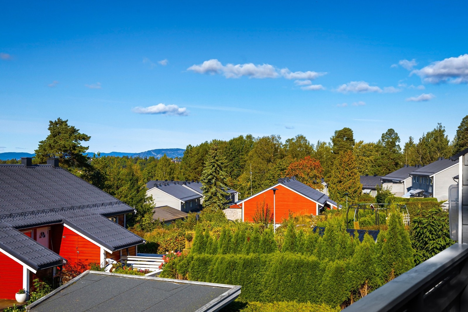 Flott utsikt fra balkongen, og spesielt nydelige på solnedgangskvelder Galleribilde