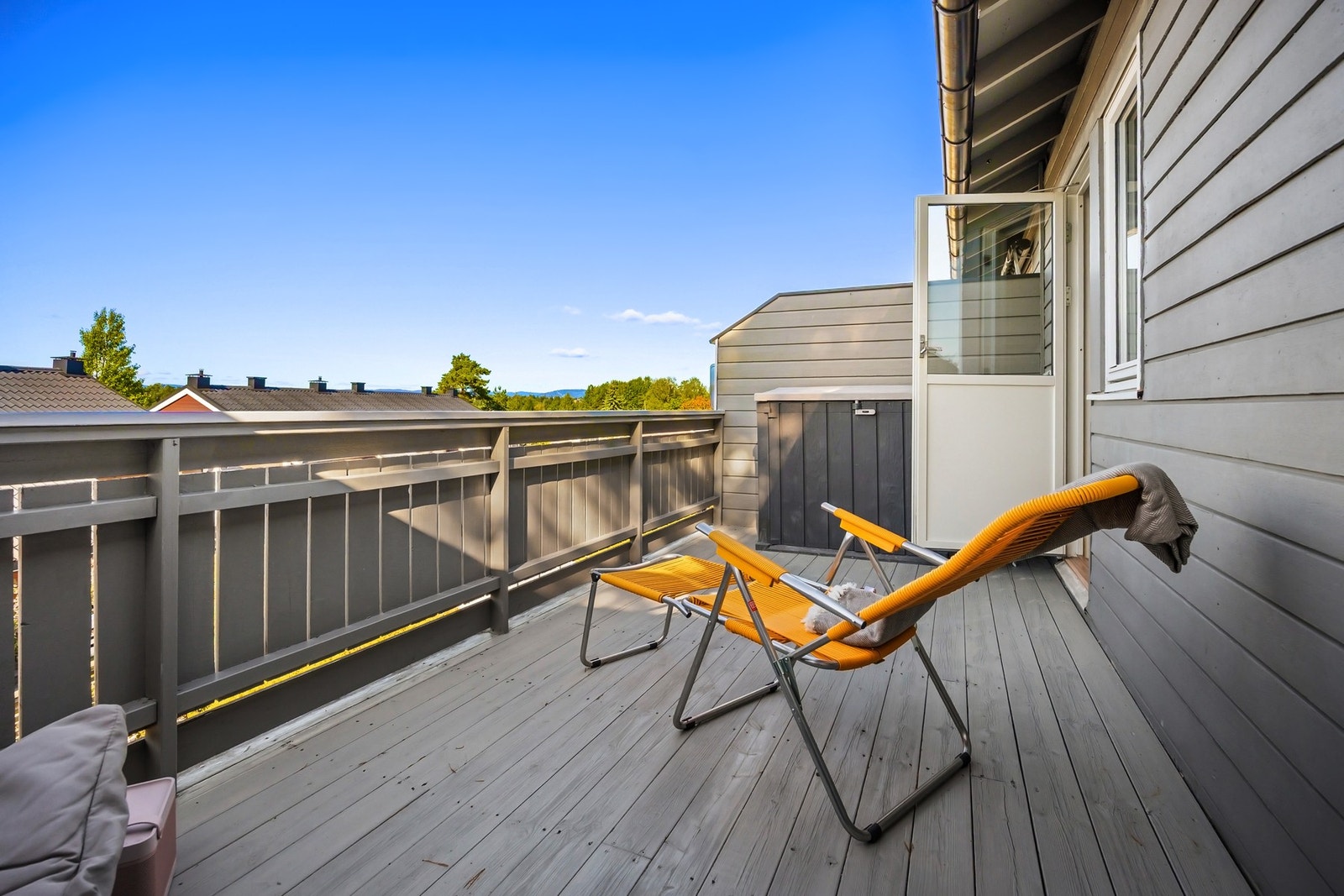 Privat og skjermet balkong Galleribilde