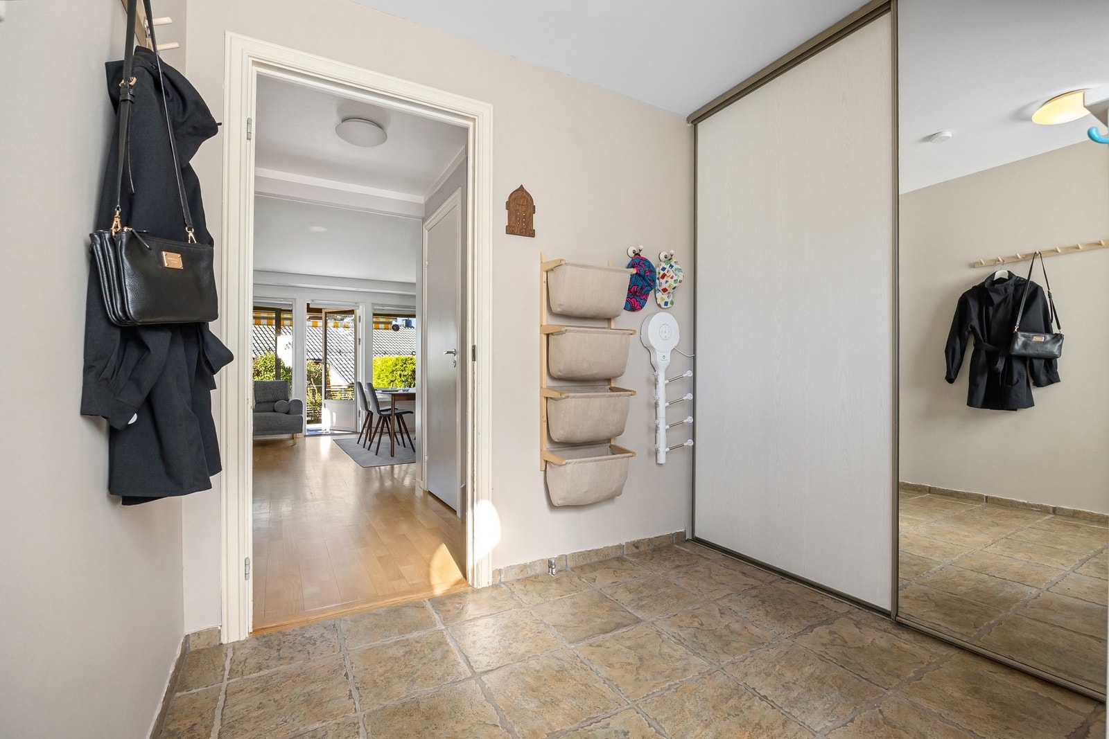 Flislagt entré med gulvvarme Galleribilde