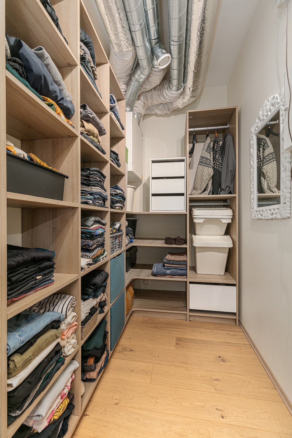 Spesialtilpasset innredning walk in closet for rommet Galleribilde