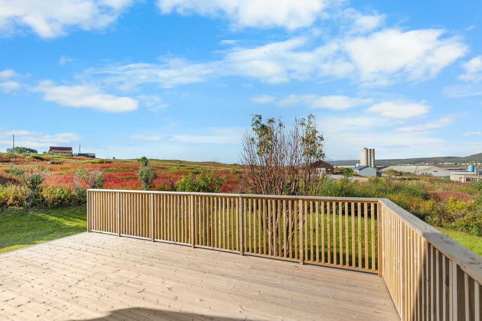 Fra stuen har man utgang til en romslig vestvendt balkong. Galleribilde