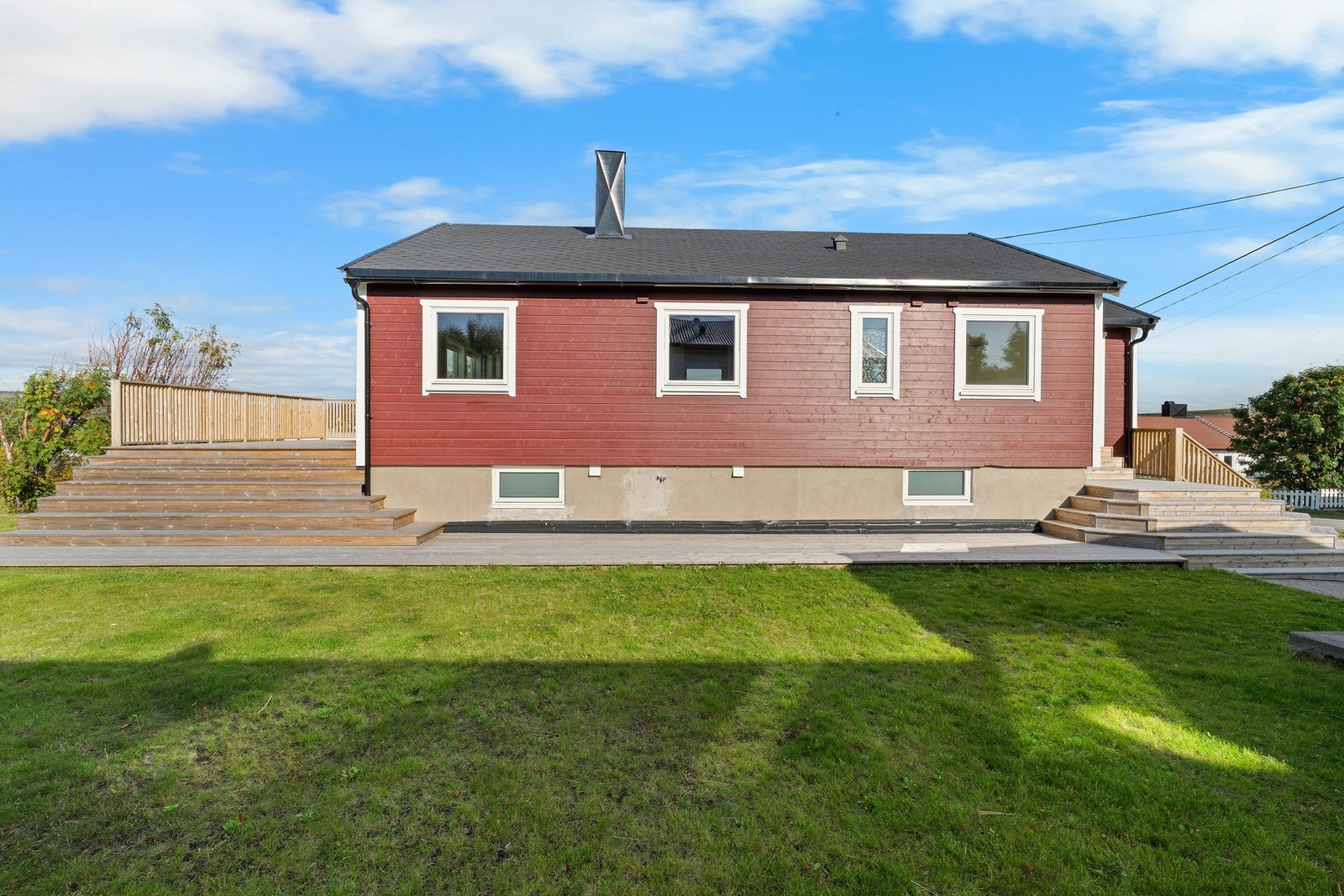 Boligen er godt oppgradert med blant annet nytt yttertak i 2025. Galleribilde