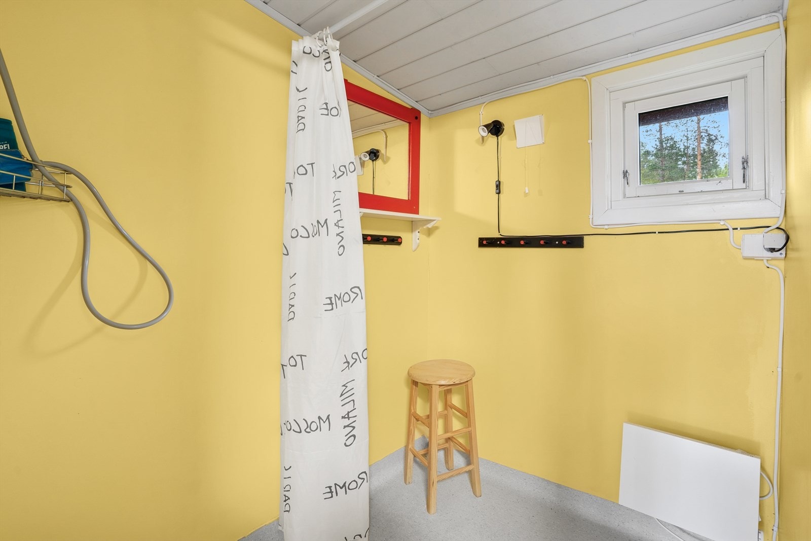 Dusjrom i uthuset. Galleribilde