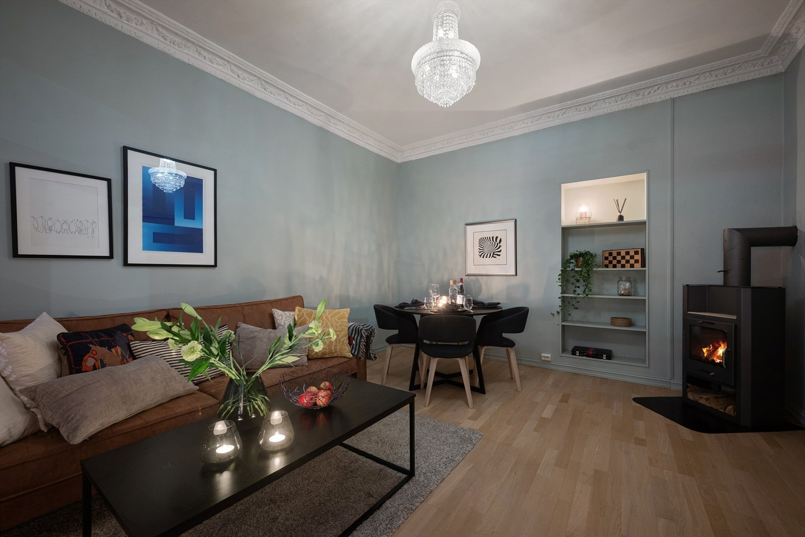 Innebygget skap - både dekorativt og praktisk. Galleribilde