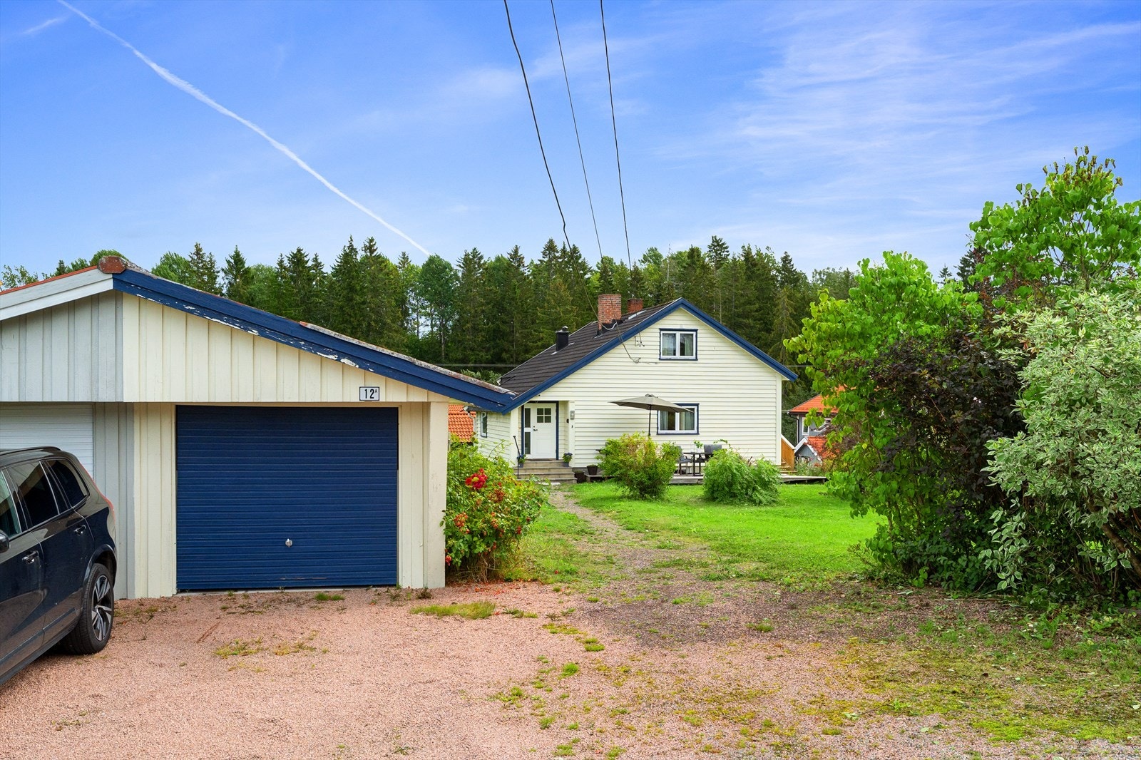 Boligen har egen garasje på ca. 18m². Galleribilde