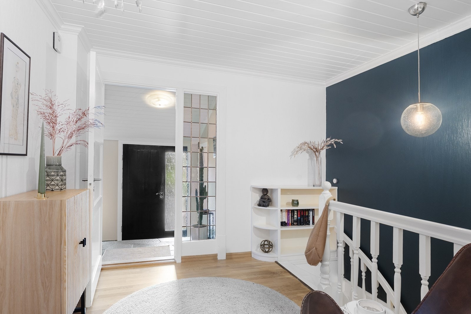 1. etasje - Gang med trapp ned til underetasjen Galleribilde