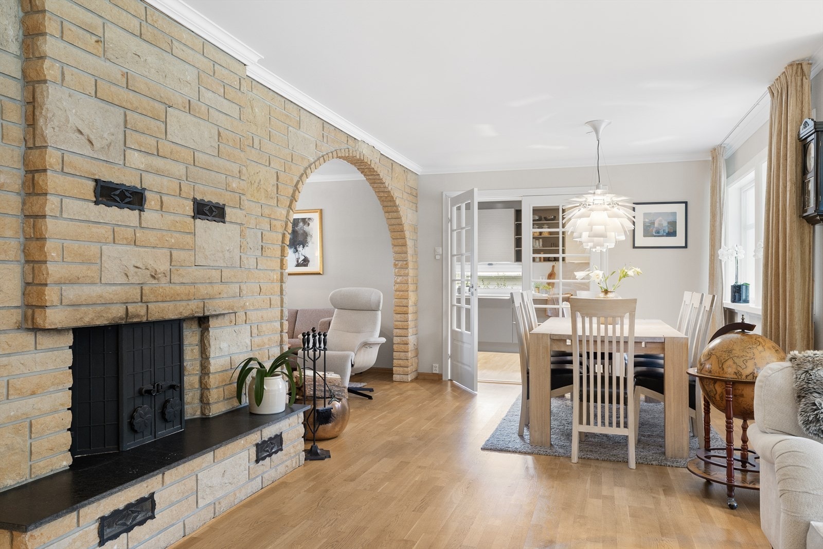 1. etasje - Spisestue mot kjøkkenet Galleribilde