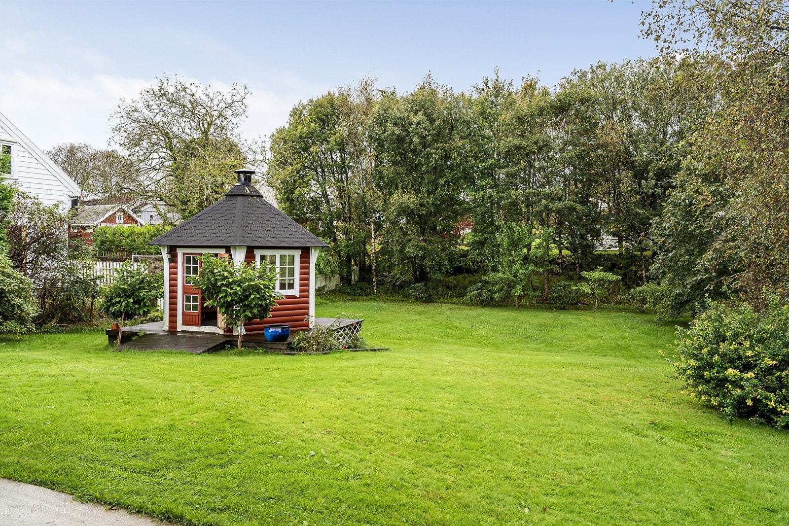 Her får du en stor, grønn lunge med rikelig plass til både lek og rekreasjon Galleribilde