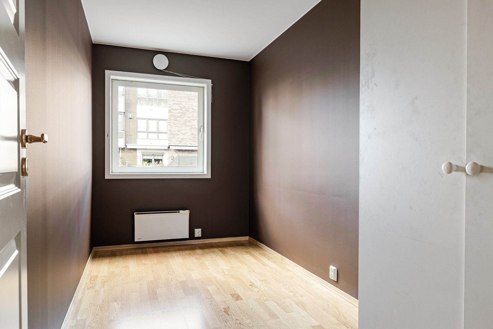 Leilighetens andre soverom er av noe mindre størrelse, men fremdeles med god plass til seng og medfølgende garderobeskap. Galleribilde