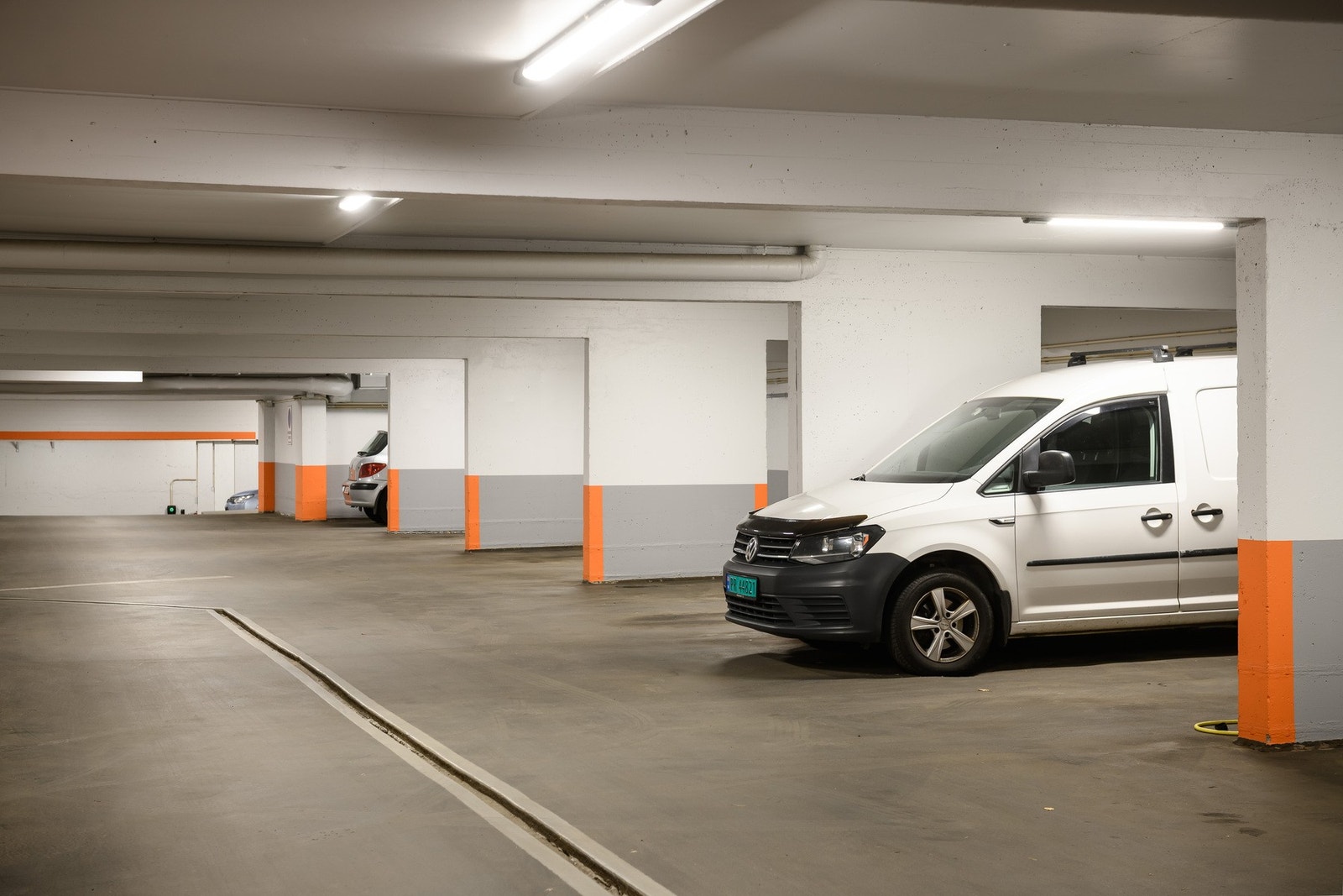 Garasjeplass i lukket anlegg. Galleribilde