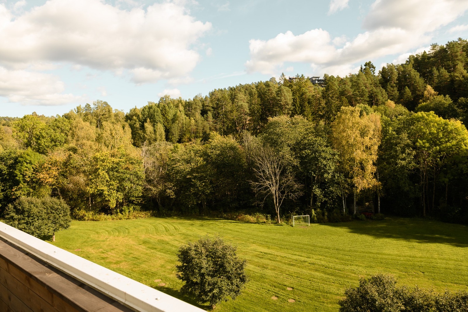 Nydelig utsyn mot frodige omgivelser. Galleribilde