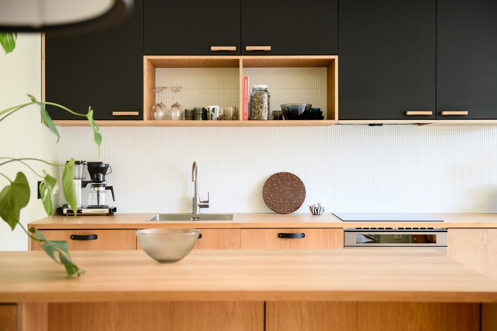 Her er det godt med skap- og benkeplass. Galleribilde