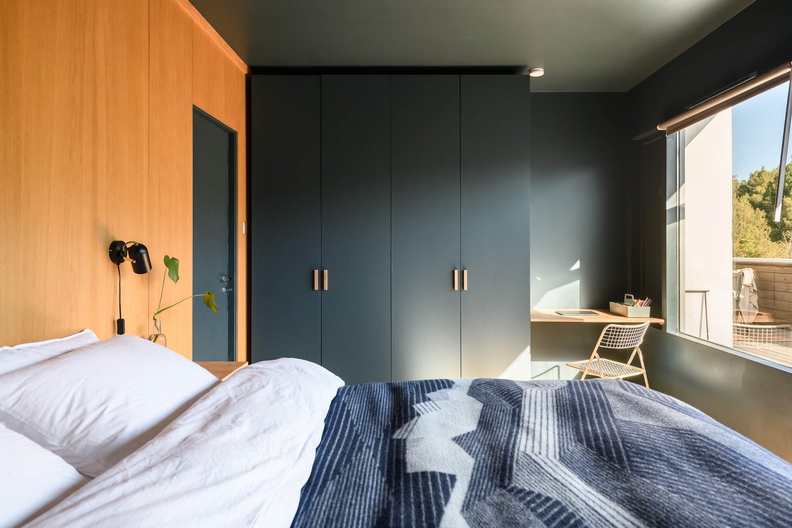 Integrert garderobe og en delikat fargetone. Galleribilde