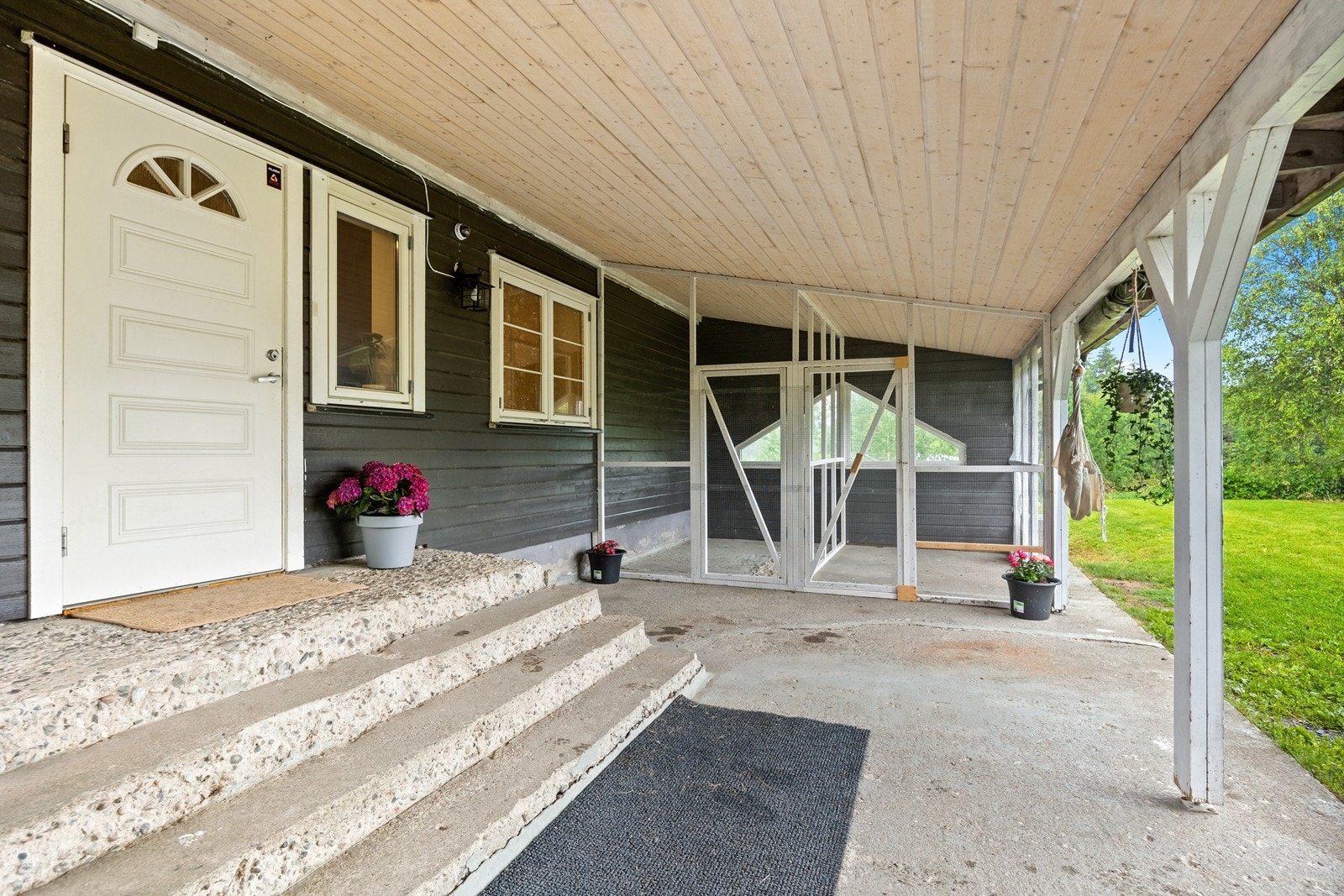 Overbygget inngangsparti! Galleribilde