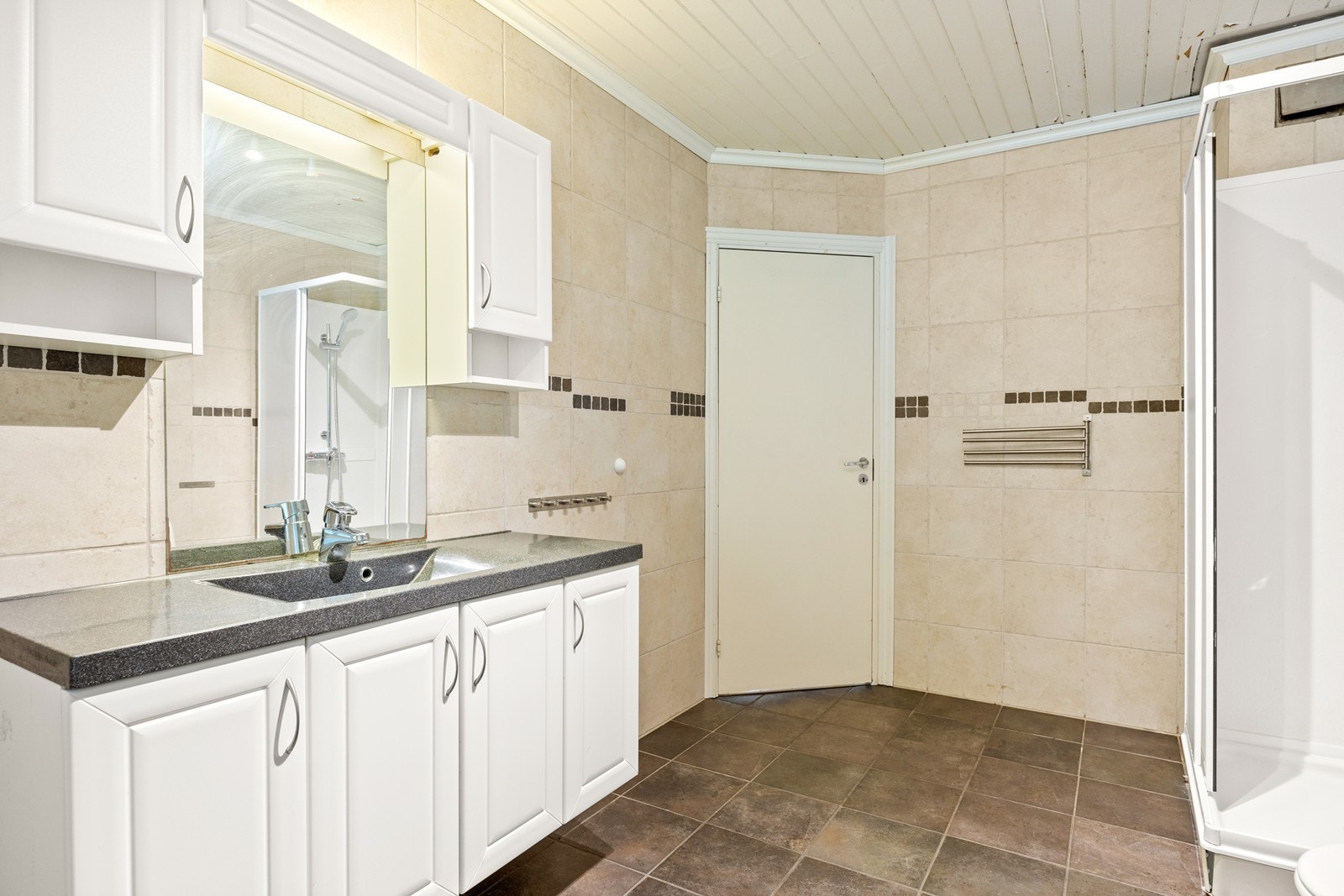 Flis lagt bad i 1.etasje Galleribilde