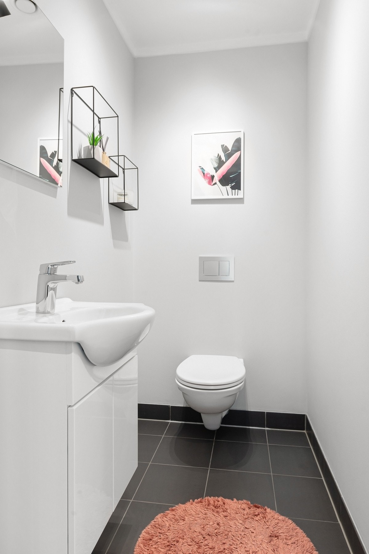 Det er et separat gjeste toalett. Galleribilde